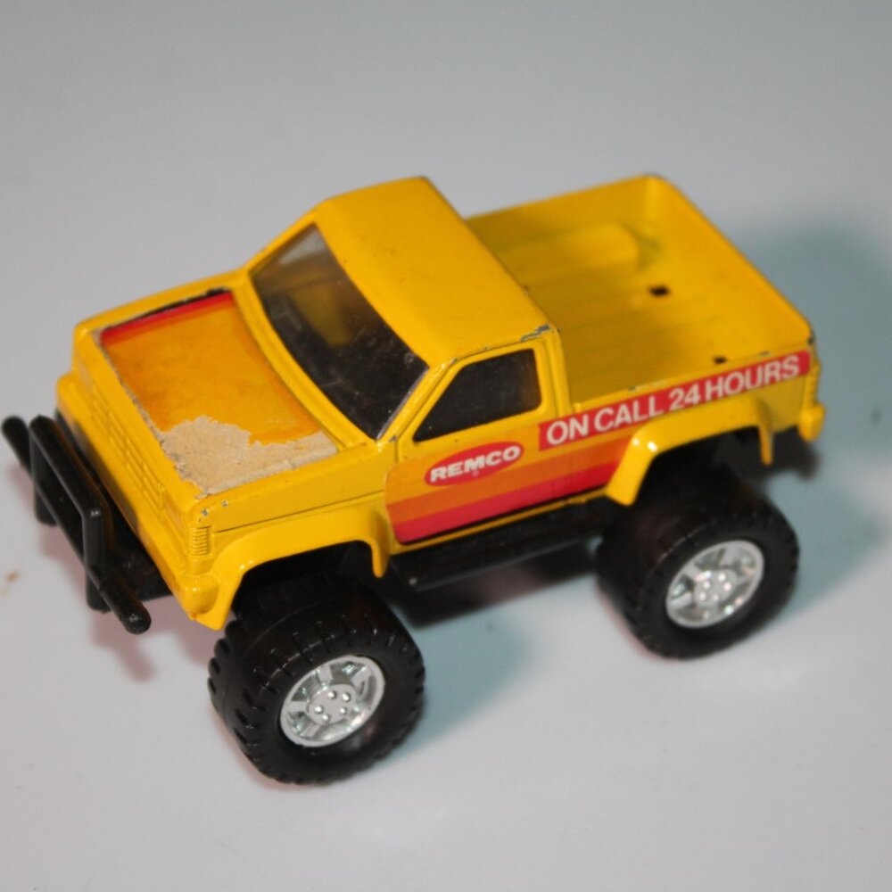 Vintage 1984 Remco Yellow Pickup Toy Truck Diecast Metal 3-5/8"‎ Long *TY